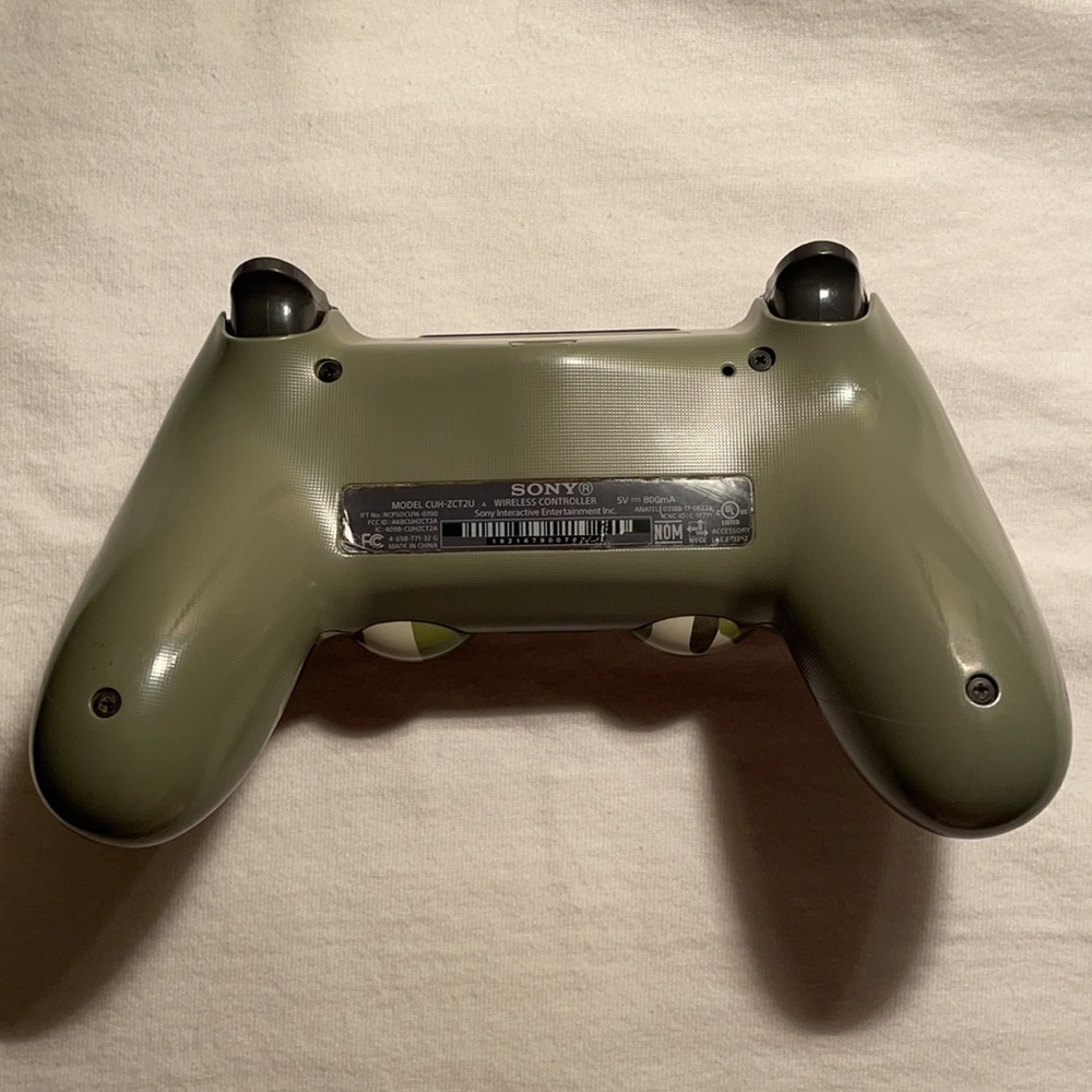 PS4 Controller - Picture 3 of 4